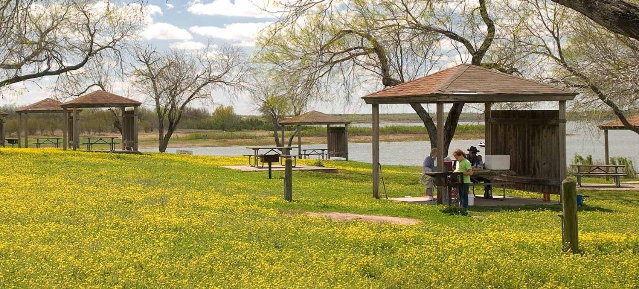 Simmons Bass Inn - Choke Canyon National Park מראה חיצוני תמונה